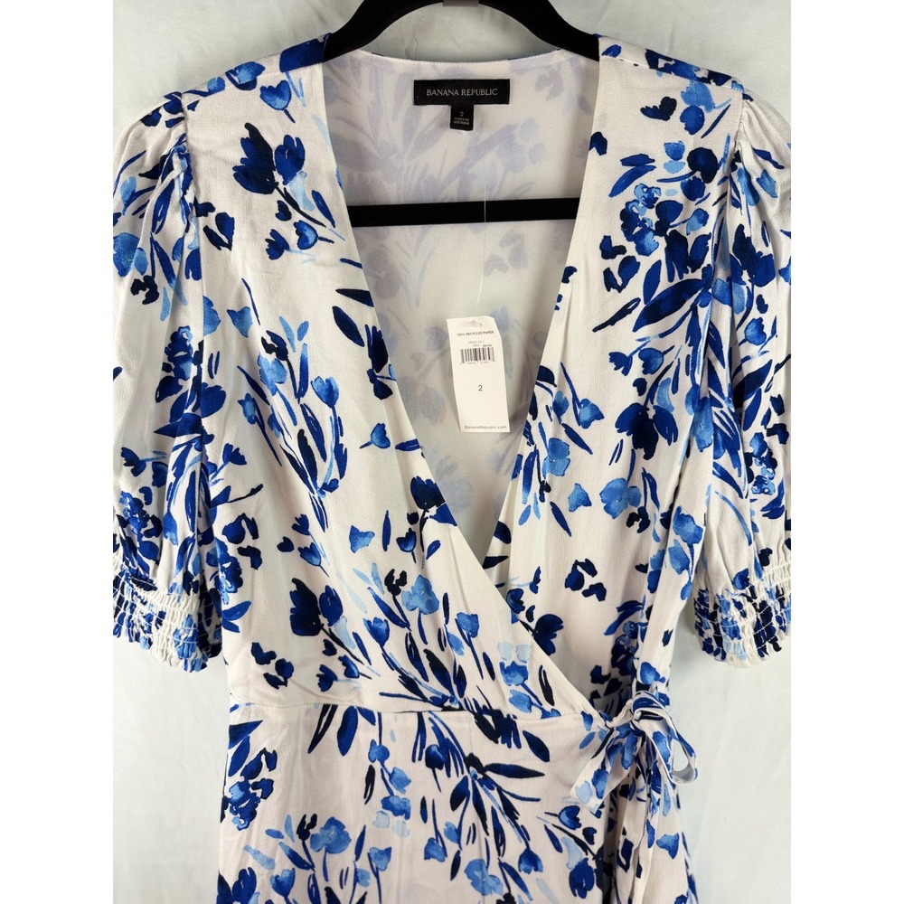 Banana Republic Blue White Floral Wrap Dress Short Sleeve Smocked V-Neck Size 2 - Picture 2 of 7
